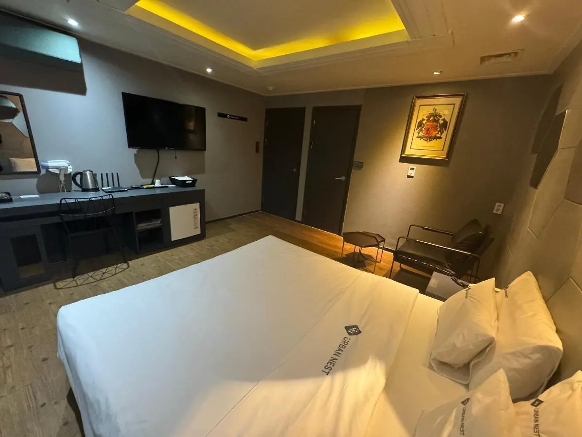 Urban Nest Hotel Сеул